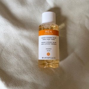 1 DELUXE SAMPLE FREE WITH PURCHASE 40$+